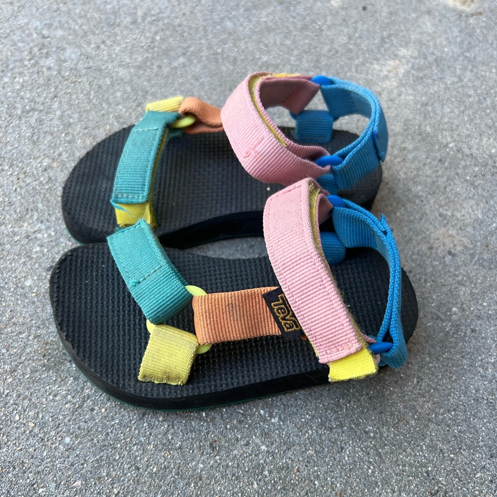 Toddler teva size 8